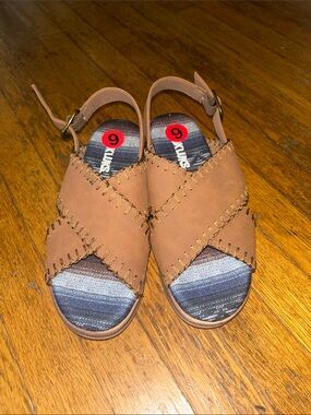 Brown Cross-Strap Sandals - Comfortable Everyday Wear